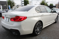 BMW 5シリーズ 530i Mｽﾎﾟｰﾂ 型式変更後｢JR20｣ 252馬力 全席ﾋｰﾀｰ黒革 HUD 追従ACC ｽﾃｱﾘﾝｸﾞｻﾎﾟｰﾄ 変更後全面液晶ﾒｰﾀｰ LEDﾍｯﾄﾞﾗｲﾄ ｵｰﾄﾊｲﾋﾞｰﾑ ﾀｯﾁ画面HDDﾅﾋﾞTV 360度ｶﾒﾗ Mspﾌﾞﾚｰｷ 19AW 電動ﾄﾗﾝｸ 専用ｴｱﾛ 2年保証