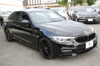 BMW 5シリーズ 530i ｴﾃﾞｨｼｮﾝﾐｯｼｮﾝｲﾝﾎﾟｯｼﾌﾞﾙ 特別仕様車 252馬力 ﾅｲﾄﾌﾞﾙｰﾚｻﾞｰ ｱﾀﾞﾌﾟﾃｨﾌﾞｻｽ ﾊｰﾏﾝｶｰﾄﾞﾝ HUD 追従ACC ｽﾃｱﾘﾝｸﾞｻﾎﾟｰﾄ ﾀｯﾁ画面HDDﾅﾋﾞTV LEDﾍｯﾄﾞﾗｲﾄ ｵｰﾄﾊｲﾋﾞｰﾑ 電動ﾄﾗﾝｸ 360度ｶﾒﾗ 全席ﾋｰﾀｰ 専用ﾌﾞﾗｯｸ19AW 2年保証