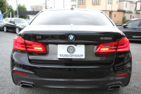 BMW 5シリーズ 530i ｴﾃﾞｨｼｮﾝﾐｯｼｮﾝｲﾝﾎﾟｯｼﾌﾞﾙ 特別仕様車 252馬力 ﾅｲﾄﾌﾞﾙｰﾚｻﾞｰ ｱﾀﾞﾌﾟﾃｨﾌﾞｻｽ ﾊｰﾏﾝｶｰﾄﾞﾝ HUD 追従ACC ｽﾃｱﾘﾝｸﾞｻﾎﾟｰﾄ ﾀｯﾁ画面HDDﾅﾋﾞTV LEDﾍｯﾄﾞﾗｲﾄ ｵｰﾄﾊｲﾋﾞｰﾑ 電動ﾄﾗﾝｸ 360度ｶﾒﾗ 全席ﾋｰﾀｰ 専用ﾌﾞﾗｯｸ19AW 2年保証
