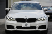 BMW 6シリーズ 630i ｸﾞﾗﾝﾂｰﾘｽﾓ Mｽﾎﾟｰﾂ ｾﾚｸﾄ&ｺﾝﾌｫｰﾄP ﾊﾟﾉﾗﾏｻﾝﾙｰﾌ 全席ﾋｰﾀｰ黒革 ﾌﾛﾝﾄﾏｯｻｰｼﾞ&ﾍﾞﾝﾁﾚｰｼｮﾝ ﾘｱ電動可倒調整 ﾊｰﾏﾝｶｰﾄﾞﾝｻﾗｳﾝﾄﾞ追従ACC HUD LEDﾍｯﾄﾞﾗｲﾄ 4ｿﾞｰﾝAC 360度ｶﾒﾗ ｿﾌﾄｸﾛｰｽﾞﾄﾞｱ ﾀｯﾁ画面HDDﾅﾋﾞ電動ﾄﾗﾝｸ 2年保証