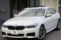 BMW 6シリーズ 630i ｸﾞﾗﾝﾂｰﾘｽﾓ Mｽﾎﾟｰﾂ ｾﾚｸﾄ&ｺﾝﾌｫｰﾄP ﾊﾟﾉﾗﾏｻﾝﾙｰﾌ 全席ﾋｰﾀｰ黒革 ﾌﾛﾝﾄﾏｯｻｰｼﾞ&ﾍﾞﾝﾁﾚｰｼｮﾝ ﾘｱ電動可倒調整 ﾊｰﾏﾝｶｰﾄﾞﾝｻﾗｳﾝﾄﾞ追従ACC HUD LEDﾍｯﾄﾞﾗｲﾄ 4ｿﾞｰﾝAC 360度ｶﾒﾗ ｿﾌﾄｸﾛｰｽﾞﾄﾞｱ ﾀｯﾁ画面HDDﾅﾋﾞ電動ﾄﾗﾝｸ 2年保証