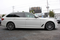 BMW 5シリーズ 530i ﾂｰﾘﾝｸﾞMｽﾎﾟｰﾂ ｾﾚｸﾄP 1ｵｰﾅ 型式変更後｢ABA-JT20｣ 252馬力 ﾊﾟﾉﾗﾏｻﾝﾙｰﾌ ﾊｰﾏﾝｶｰﾄﾞﾝ 4ｿﾞｰﾝｴｱｺﾝ 全席ﾋｰﾀｰ黒革 HUD 追従ACC ｽﾃｱﾘﾝｸﾞｻﾎﾟｰﾄ 変更後全面液晶ﾒｰﾀｰ ﾀｯﾁ画面HDDﾅﾋﾞTV 360度ｶﾒﾗ 2年保証