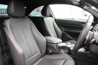 BMW 2シリーズ M235i ｸｰﾍﾟﾋｰﾀｰ黒革 326馬力 直6ﾀｰﾎﾞ8速AT 真珠色 N55ｴﾝｼﾞﾝ ｱﾀﾞﾌﾟﾃｨﾌﾞMｻｽ 衝突軽減ﾌﾞﾚｰｷ 車線逸脱警告 歩行者警告 ﾌﾞﾚｰｷ付ｸﾙｺﾝ HDDﾅﾋﾞBｶﾒﾗ&ﾘｱPDCｾﾝｻｰ Bluetooth接続 2ｿﾞｰﾝｴｱｺﾝ 2年保証