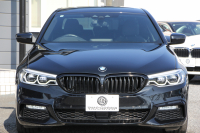BMW 5シリーズ 523d ｴﾃﾞｨｼｮﾝﾐｯｼｮﾝｲﾝﾎﾟｯｼﾌﾞﾙ 特別仕様車 ﾊｰﾏﾝｶｰﾄﾞﾝｻﾗｳﾝﾄﾞHUD 専用ﾌﾞﾗｯｸ19AW ﾌﾞﾗｯｸｷﾄﾞﾆｰｸﾞﾘﾙ 追従ACC ｽﾃｱﾘﾝｸﾞｻﾎﾟｰﾄ 360度ｶﾒﾗ Pｱｼｽﾄ ﾀｯﾁ画面HDDﾅﾋﾞTV LEDﾍｯﾄﾞﾗｲﾄ ｵｰﾄﾊｲﾋﾞｰﾑ 電動ﾄﾗﾝｸ 2年保証