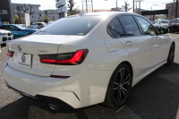 BMW 3シリーズ 320i Mｽﾎﾟｰﾂ ﾃﾞﾋﾞｭｰ&ｺﾝﾌｫｰﾄP ﾋｰﾀｰ黒革 専用ﾌﾞﾙｰｽﾃｯﾁ 19AW 追従ACC ｽﾃｱﾘﾝｸﾞｻﾎﾟｰﾄ LEDﾍｯﾄﾞﾗｲﾄ ｵｰﾄﾊｲﾋﾞｰﾑ 電動ﾄﾗﾝｸ ｱｯﾌﾟﾙｶｰﾌﾟﾚｲ ﾌﾙｾｸﾞTV  ﾀｯﾁ画面HDDﾅﾋﾞﾜｲﾔﾚｽ充電 Hi-fiｽﾋﾟｰｶｰ Pｱｼｽﾄ 専用ｴｱﾛ 2年保証