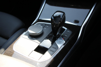 BMW 3シリーズ 320i Mｽﾎﾟｰﾂ ﾃﾞﾋﾞｭｰ&ｺﾝﾌｫｰﾄP ﾋｰﾀｰ黒革 専用ﾌﾞﾙｰｽﾃｯﾁ 19AW 追従ACC ｽﾃｱﾘﾝｸﾞｻﾎﾟｰﾄ LEDﾍｯﾄﾞﾗｲﾄ ｵｰﾄﾊｲﾋﾞｰﾑ 電動ﾄﾗﾝｸ ｱｯﾌﾟﾙｶｰﾌﾟﾚｲ ﾌﾙｾｸﾞTV  ﾀｯﾁ画面HDDﾅﾋﾞﾜｲﾔﾚｽ充電 Hi-fiｽﾋﾟｰｶｰ Pｱｼｽﾄ 専用ｴｱﾛ 2年保証