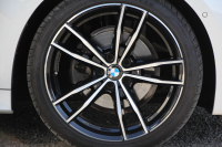 BMW 3シリーズ 320i Mｽﾎﾟｰﾂ ﾃﾞﾋﾞｭｰ&ｺﾝﾌｫｰﾄP ﾋｰﾀｰ黒革 専用ﾌﾞﾙｰｽﾃｯﾁ 19AW 追従ACC ｽﾃｱﾘﾝｸﾞｻﾎﾟｰﾄ LEDﾍｯﾄﾞﾗｲﾄ ｵｰﾄﾊｲﾋﾞｰﾑ 電動ﾄﾗﾝｸ ｱｯﾌﾟﾙｶｰﾌﾟﾚｲ ﾌﾙｾｸﾞTV  ﾀｯﾁ画面HDDﾅﾋﾞﾜｲﾔﾚｽ充電 Hi-fiｽﾋﾟｰｶｰ Pｱｼｽﾄ 専用ｴｱﾛ 2年保証