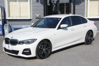 BMW 3シリーズ 320d Xdrive Mｽﾎﾟｰﾂ ﾃﾞﾋﾞｭｰP ｺﾝﾌｫｰﾄP 4WD ﾋｰﾀｰ黒革 ﾌﾞﾙｰｽﾃｯﾁ 19AW Pｱｼｽﾄﾌﾟﾗｽ 360度ｶﾒﾗ ﾌﾙｾｸﾞTV LEDﾍｯﾄﾞﾗｲﾄ ｵｰﾄﾊｲﾋﾞｰﾑ 追従ACC ｽﾃｱﾘﾝｸﾞｻﾎﾟｰﾄ ｱｯﾌﾟﾙｶｰﾌﾟﾚｲ ﾀｯﾁ画面HDDﾅﾋﾞ電動ﾄﾗﾝｸ 2年保証
