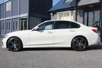 BMW 3シリーズ 320d Xdrive Mｽﾎﾟｰﾂ ﾃﾞﾋﾞｭｰP ｺﾝﾌｫｰﾄP 4WD ﾋｰﾀｰ黒革 ﾌﾞﾙｰｽﾃｯﾁ 19AW Pｱｼｽﾄﾌﾟﾗｽ 360度ｶﾒﾗ ﾌﾙｾｸﾞTV LEDﾍｯﾄﾞﾗｲﾄ ｵｰﾄﾊｲﾋﾞｰﾑ 追従ACC ｽﾃｱﾘﾝｸﾞｻﾎﾟｰﾄ ｱｯﾌﾟﾙｶｰﾌﾟﾚｲ ﾀｯﾁ画面HDDﾅﾋﾞ電動ﾄﾗﾝｸ 2年保証