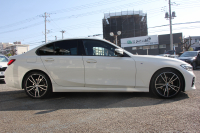 BMW 3シリーズ 320d Xdrive Mｽﾎﾟｰﾂ ﾃﾞﾋﾞｭｰP ｺﾝﾌｫｰﾄP 4WD ﾋｰﾀｰ黒革 ﾌﾞﾙｰｽﾃｯﾁ 19AW Pｱｼｽﾄﾌﾟﾗｽ 360度ｶﾒﾗ ﾌﾙｾｸﾞTV LEDﾍｯﾄﾞﾗｲﾄ ｵｰﾄﾊｲﾋﾞｰﾑ 追従ACC ｽﾃｱﾘﾝｸﾞｻﾎﾟｰﾄ ｱｯﾌﾟﾙｶｰﾌﾟﾚｲ ﾀｯﾁ画面HDDﾅﾋﾞ電動ﾄﾗﾝｸ 2年保証