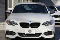BMW 2シリーズ M235i ｸｰﾍﾟ直6ﾀｰﾎﾞ326馬力 ｱﾀﾞﾌﾟﾃｨﾌﾞMｻｽ 専用ﾌﾞﾚｰｷ Bｶﾒﾗ&ﾘｱ障害物ｿﾅｰ 衝突軽減ﾌﾞﾚｰｷ 車線逸脱警告 歩行者警告 ﾌﾞﾚｰｷ付ｸﾙｺﾝ HDDﾅﾋﾞBluetooth接続 ｽﾏｰﾄｷｰ 18AW ﾊﾟﾄﾞﾙｼﾌﾄ ﾌﾞﾗｯｸｸﾞﾘﾙ 2年保証