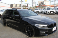 BMW 5シリーズ 523i ﾂｰﾘﾝｸﾞﾌﾞﾗｯｸｱｳﾄ 特別仕様車 HUD ﾊｰﾏﾝｶｰﾄﾞﾝ 追従ACC ｽﾃｱﾘﾝｸﾞｻﾎﾟｰﾄ LEDﾍｯﾄﾞﾗｲﾄ ｵｰﾄﾊｲﾋﾞｰﾑ ﾀｯﾁ画面HDDﾅﾋﾞTV 360度ﾊﾟﾉﾗﾏｶﾒﾗ Pｱｼｽﾄﾌﾟﾗｽ 電動ﾄﾗﾝｸ ﾌﾞﾗｯｸ19AW 液晶ﾒｰﾀｰ ｽﾏｰﾄｷｰ 2年保証