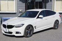 BMW 3シリーズ 320i ｸﾞﾗﾝﾂｰﾘｽﾓ Mｽﾎﾟｰﾂ 後期 新ｴﾝｼﾞﾝ LEDﾍｯﾄﾞﾗｲﾄ&ﾃｰﾙ 追従ACC ﾚｰﾝﾁｪﾝｼﾞ警告 衝突軽減ﾌﾞﾚｰｷ 車線逸脱警告 歩行者警告 iﾄﾞﾗｲﾌﾞHDDﾅﾋﾞ電動ﾄﾗﾝｸ ｽﾏｰﾄｷｰ 専用ｴｱﾛ 19AW ﾊﾟﾄﾞﾙｼﾌﾄ 2年保証