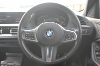 BMW 1シリーズ 118d Mｽﾎﾟｰﾂ ｴﾃﾞｨｼｮﾝｼﾞｮｲﾌﾟﾗｽ ｺﾝﾌｫｰﾄP 1ｵｰﾅ 追従ACC 電動ﾘｱｹﾞｰﾄ idriveﾅﾋﾞｹﾞｰｼｮﾝP BMWﾗｲﾌﾞｺｯｸﾋﾟｯﾄ ｱｯﾌﾟﾙｶｰﾌﾟﾚｲ ﾒﾓﾘｰ付電動ﾊｰﾌﾚｻﾞｰ ｽﾄﾚｰｼﾞﾊﾟｯｹｰｼﾞｲﾙﾐﾎﾞｽﾄﾝﾄﾘﾑ LEDﾍｯﾄﾞﾗｲﾄ Pｱｼｽﾄ 18AW 専用ｴｱﾛ 2年保証