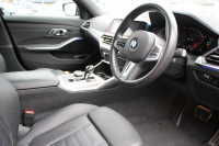 BMW 3シリーズ 320d Xdrive Mｽﾎﾟｰﾂ ｴﾃﾞｨｼｮﾝｻﾝﾗｲｽﾞ50台限定車 ﾋｰﾀｰ黒革 ﾚｰｻﾞｰﾗｲﾄ ｱﾀﾞﾌﾟﾃｨﾌﾞMｻｽ 専用19AW Mﾘｱｽﾎﾟｲﾗｰ Mｼｰﾄﾍﾞﾙﾄ 追従ACC ｽﾃｱﾘﾝｸﾞｻﾎﾟｰﾄ BMWﾗｲﾌﾞｺｯｸﾋﾟｯﾄﾞｱｯﾌﾟﾙｶｰﾌﾟﾚｲ ﾜｲﾔﾚｽ充電 2年保証