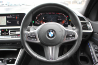 BMW 3シリーズ 320d Xdrive Mｽﾎﾟｰﾂ ｴﾃﾞｨｼｮﾝｻﾝﾗｲｽﾞ50台限定車 ﾋｰﾀｰ黒革 ﾚｰｻﾞｰﾗｲﾄ ｱﾀﾞﾌﾟﾃｨﾌﾞMｻｽ 専用19AW Mﾘｱｽﾎﾟｲﾗｰ Mｼｰﾄﾍﾞﾙﾄ 追従ACC ｽﾃｱﾘﾝｸﾞｻﾎﾟｰﾄ BMWﾗｲﾌﾞｺｯｸﾋﾟｯﾄﾞｱｯﾌﾟﾙｶｰﾌﾟﾚｲ ﾜｲﾔﾚｽ充電 2年保証