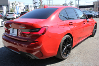 BMW 3シリーズ 320d Xdrive Mｽﾎﾟｰﾂ ｴﾃﾞｨｼｮﾝｻﾝﾗｲｽﾞ50台限定車 ﾋｰﾀｰ黒革 ﾚｰｻﾞｰﾗｲﾄ ｱﾀﾞﾌﾟﾃｨﾌﾞMｻｽ 専用19AW Mﾘｱｽﾎﾟｲﾗｰ Mｼｰﾄﾍﾞﾙﾄ 追従ACC ｽﾃｱﾘﾝｸﾞｻﾎﾟｰﾄ BMWﾗｲﾌﾞｺｯｸﾋﾟｯﾄﾞｱｯﾌﾟﾙｶｰﾌﾟﾚｲ ﾜｲﾔﾚｽ充電 2年保証