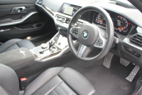 BMW 3シリーズ 330i Mｽﾎﾟｰﾂ ﾃﾞﾋﾞｭｰ&ｺﾝﾌｫｰﾄP 高出力 258馬力 ﾋｰﾀｰ黒革 専用ﾌﾞﾙｰｽﾃｯﾁ HUD 追従ACC ｽﾃｱﾘﾝｸﾞｻﾎﾟｰﾄ Mｽﾎﾟｰﾂﾌﾞﾚｰｷ ﾚｲｽﾞ19AW 3Dﾃﾞｻﾞｲﾝｴｱﾛ LEDﾍｯﾄﾞﾗｲﾄ ｵｰﾄﾊｲﾋﾞｰﾑ 360度ｶﾒﾗ 電動ﾄﾗﾝｸ Hi-fiｽﾋﾟｰｶｰ BMWﾗｲﾌﾞｺｯｸﾋﾟｯﾄ 2年保証