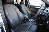 BMW X1 Xdrive18d Mｽﾎﾟｰﾂ ﾊｲﾗｲﾝ ｺﾝﾌｫｰﾄP 4WD 中期 変更後ﾀｯﾁﾊﾟﾈﾙ対応HDDﾅﾋﾞ新ﾃﾞｻﾞｲﾝﾒｰﾀｰ ﾋｰﾀｰ黒革 電動ｼｰﾄ&ﾒﾓﾘｰ 追従ACC HUD ﾌﾙｾｸﾞTV Pｱｼｽﾄ Bｶﾒﾗ 電動ﾄﾗﾝｸ 衝突軽減ﾌﾞﾚｰｷ 車線逸脱警告 歩行者警告 LEDﾍｯﾄﾞﾗｲﾄ 2年保証