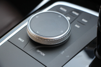 BMW 3シリーズ 320i ﾋﾟｭｱｴﾚｶﾞﾝｽ 首都圏100台限定車 ｳﾞｧｰﾈｽｶﾓｶﾚｻﾞｰ ｼｰﾄﾋｰﾀｰ ﾗﾝﾊﾞｰｻﾎﾟｰﾄ ﾌﾟﾗｽP ｺﾝﾌｫｰﾄP ｽﾃｱﾘﾝｸﾞｻﾎﾟｰﾄ 追従ACC BMWﾗｲﾌﾞｺｯｸﾋﾟｯﾄﾀｯﾁﾊﾟﾈﾙ対応HDDﾅﾋﾞ360度ｶﾒﾗ ﾜｲﾔﾚｽ充電 LEDﾍｯﾄﾞﾗｲﾄ ｵｰﾄﾊｲﾋﾞｰﾑ 電動ﾄﾗﾝｸ 2年保証