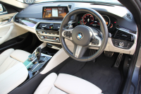 BMW 5シリーズ 530i Mｽﾎﾟｰﾂ 高出力 252馬力 1ｵｰﾅ ｱｲﾎﾞﾘｰﾚｻﾞｰ 全席ﾋｰﾀｰ HUD Mｽﾎﾟｰﾂﾌﾞﾚｰｷ 追従ACC ｽﾃｱﾘﾝｸﾞｻﾎﾟｰﾄ LEDﾍｯﾄﾞﾗｲﾄ ﾊｲﾋﾞｰﾑｱｼｽﾄ ﾀｯﾁ画面HDDﾅﾋﾞTV 360度ｶﾒﾗ Pｱｼｽﾄﾌﾟﾗｽ 電動ﾄﾗﾝｸ 専用ｴｱﾛ ﾊﾟﾄﾞﾙｼﾌﾄ 19AW 2年保証