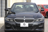 BMW 3シリーズ 320i Mｽﾎﾟｰﾂ ﾃﾞﾋﾞｭｰP ｺﾝﾌｫｰﾄP ﾋｰﾀｰ黒革 ﾌﾞﾙｰｽﾃｯﾁ  HUD 19AW 追従ACC ｽﾃｱﾘﾝｸﾞｻﾎﾟｰﾄ LEDﾍｯﾄﾞﾗｲﾄ ｵｰﾄﾊｲﾋﾞｰﾑ 電動ﾄﾗﾝｸ ｱｯﾌﾟﾙｶｰﾌﾟﾚｲ ﾀｯﾁ画面HDDﾅﾋﾞﾜｲﾔﾚｽ充電 Hi-fiｽﾋﾟｰｶｰ Pｱｼｽﾄ 専用ｴｱﾛ 2年保証