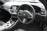 BMW 3シリーズ 320i Mｽﾎﾟｰﾂ ﾃﾞﾋﾞｭｰP ｺﾝﾌｫｰﾄP ﾋｰﾀｰ黒革 ﾌﾞﾙｰｽﾃｯﾁ  HUD 19AW 追従ACC ｽﾃｱﾘﾝｸﾞｻﾎﾟｰﾄ LEDﾍｯﾄﾞﾗｲﾄ ｵｰﾄﾊｲﾋﾞｰﾑ 電動ﾄﾗﾝｸ ｱｯﾌﾟﾙｶｰﾌﾟﾚｲ ﾀｯﾁ画面HDDﾅﾋﾞﾜｲﾔﾚｽ充電 Hi-fiｽﾋﾟｰｶｰ Pｱｼｽﾄ 専用ｴｱﾛ 2年保証