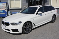 BMW 5シリーズ 523d ﾂｰﾘﾝｸﾞMｽﾎﾟｰﾂ ﾊｲﾗｲﾝ 変更後ﾓﾃﾞﾙ 新液晶ﾒｰﾀｰ 全席ﾋｰﾀｰ黒革 HUD LEDﾍｯﾄﾞﾗｲﾄ 追従ACC ｽﾃｱﾘﾝｸﾞｻﾎﾟｰﾄ ｵｰﾄﾊｲﾋﾞｰﾑ ﾀｯﾁ画面HDDﾅﾋﾞTV 360度ｶﾒﾗ 電動ﾘｱｹﾞｰﾄ 専用ｴｱﾛ 19AW 2年保証