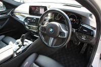 BMW 5シリーズ 523d ﾂｰﾘﾝｸﾞMｽﾎﾟｰﾂ ﾊｲﾗｲﾝ 変更後ﾓﾃﾞﾙ 新液晶ﾒｰﾀｰ 全席ﾋｰﾀｰ黒革 HUD LEDﾍｯﾄﾞﾗｲﾄ 追従ACC ｽﾃｱﾘﾝｸﾞｻﾎﾟｰﾄ ｵｰﾄﾊｲﾋﾞｰﾑ ﾀｯﾁ画面HDDﾅﾋﾞTV 360度ｶﾒﾗ 電動ﾘｱｹﾞｰﾄ 専用ｴｱﾛ 19AW 2年保証