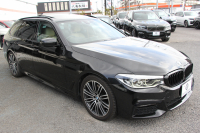 BMW 5シリーズ 530i ﾂｰﾘﾝｸﾞMｽﾎﾟｰﾂ ｾﾚｸﾄP 型式変更後｢ABA-JT20｣ 252馬力 ﾊﾟﾉﾗﾏｻﾝﾙｰﾌ ﾊｰﾏﾝｶｰﾄﾞﾝ 4ｿﾞｰﾝｴｱｺﾝ ｷｬﾝﾍﾞﾗﾍﾞｰｼﾞｭﾚｻﾞｰ 全席ﾋｰﾀｰHUD 追従ACC ｽﾃｱﾘﾝｸﾞｻﾎﾟｰﾄ 変更後全面液晶ﾒｰﾀｰ ﾀｯﾁ画面HDDﾅﾋﾞTV 360度ｶﾒﾗ 2年保証