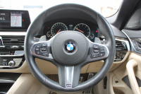 BMW 5シリーズ 530i ﾂｰﾘﾝｸﾞMｽﾎﾟｰﾂ ｾﾚｸﾄP 型式変更後｢ABA-JT20｣ 252馬力 ﾊﾟﾉﾗﾏｻﾝﾙｰﾌ ﾊｰﾏﾝｶｰﾄﾞﾝ 4ｿﾞｰﾝｴｱｺﾝ ｷｬﾝﾍﾞﾗﾍﾞｰｼﾞｭﾚｻﾞｰ 全席ﾋｰﾀｰHUD 追従ACC ｽﾃｱﾘﾝｸﾞｻﾎﾟｰﾄ 変更後全面液晶ﾒｰﾀｰ ﾀｯﾁ画面HDDﾅﾋﾞTV 360度ｶﾒﾗ 2年保証