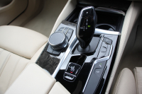 BMW 5シリーズ 530i ﾂｰﾘﾝｸﾞMｽﾎﾟｰﾂ ｾﾚｸﾄP 型式変更後｢ABA-JT20｣ 252馬力 ﾊﾟﾉﾗﾏｻﾝﾙｰﾌ ﾊｰﾏﾝｶｰﾄﾞﾝ 4ｿﾞｰﾝｴｱｺﾝ ｷｬﾝﾍﾞﾗﾍﾞｰｼﾞｭﾚｻﾞｰ 全席ﾋｰﾀｰHUD 追従ACC ｽﾃｱﾘﾝｸﾞｻﾎﾟｰﾄ 変更後全面液晶ﾒｰﾀｰ ﾀｯﾁ画面HDDﾅﾋﾞTV 360度ｶﾒﾗ 2年保証