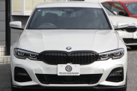 BMW 3シリーズ 320i Mｽﾎﾟｰﾂ ﾃﾞﾋﾞｭｰP ｺﾝﾌｫｰﾄP 真珠色 ﾋｰﾀｰ黒革 専用ﾌﾞﾙｰｽﾃｯﾁ 19AW 追従ACC Mﾊﾟﾌｫｰﾏﾝｽﾘｯﾌﾟｽﾎﾟｲﾗｰ&ﾌﾞﾗｯｸｸﾞﾘﾙ ｽﾃｱﾘﾝｸﾞｻﾎﾟｰﾄ LEDﾍｯﾄﾞﾗｲﾄ 電動ﾄﾗﾝｸ ｱｯﾌﾟﾙｶｰﾌﾟﾚｲ ﾀｯﾁ画面HDDﾅﾋﾞﾜｲﾔﾚｽ充電 Pｱｼｽﾄ 2年保証