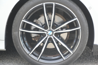 BMW 3シリーズ 320i Mｽﾎﾟｰﾂ ﾃﾞﾋﾞｭｰP ｺﾝﾌｫｰﾄP 真珠色 ﾋｰﾀｰ黒革 専用ﾌﾞﾙｰｽﾃｯﾁ 19AW 追従ACC Mﾊﾟﾌｫｰﾏﾝｽﾘｯﾌﾟｽﾎﾟｲﾗｰ&ﾌﾞﾗｯｸｸﾞﾘﾙ ｽﾃｱﾘﾝｸﾞｻﾎﾟｰﾄ LEDﾍｯﾄﾞﾗｲﾄ 電動ﾄﾗﾝｸ ｱｯﾌﾟﾙｶｰﾌﾟﾚｲ ﾀｯﾁ画面HDDﾅﾋﾞﾜｲﾔﾚｽ充電 Pｱｼｽﾄ 2年保証