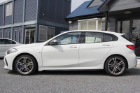 BMW 1シリーズ M135i Xdrive ﾃﾞﾋﾞｭｰP ｺﾝﾌｫｰﾄP 4WD 306馬力 Mｽﾎﾟｰﾂｼｰﾄ ｱﾀﾞﾌﾟﾃｨﾌﾞｻｽ Mｼｰﾄﾍﾞﾙﾄ ｼｰﾄﾋｰﾀｰ BMWﾗｲﾌﾞｺｯｸﾋﾟｯﾄ 追従ACC 電動ﾄﾗﾝｸ ｱｯﾌﾟﾙｶｰﾌﾟﾚｲ 純正HDDﾅﾋﾞPｱｼｽﾄ LEDﾍｯﾄﾞﾗｲﾄ ﾚｰﾝC警告 衝突軽減ﾌﾞﾚｰｷ 2年保証