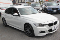 BMW 3シリーズ 320i Mｽﾎﾟｰﾂ 前期最終 追従ACC ﾋｰﾀｰ赤革 MPerformance20AW&ｲﾝﾃﾘｱﾄﾘﾑ&ｽﾃｱﾘﾝｸﾞﾎｲｰﾙ 衝突軽減ﾌﾞﾚｰｷ 車線逸脱警告 歩行者警告 ﾀｯﾁﾊﾟｯﾄﾞ対応HDDﾅﾋﾞﾐﾗｰETC2.0 専用ｴｱﾛ 直噴ﾀｰﾎﾞ8速AT 2年保証