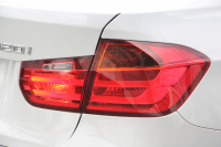 BMW 3シリーズ 320i Mｽﾎﾟｰﾂ 前期最終 追従ACC ﾋｰﾀｰ赤革 MPerformance20AW&ｲﾝﾃﾘｱﾄﾘﾑ&ｽﾃｱﾘﾝｸﾞﾎｲｰﾙ 衝突軽減ﾌﾞﾚｰｷ 車線逸脱警告 歩行者警告 ﾀｯﾁﾊﾟｯﾄﾞ対応HDDﾅﾋﾞﾐﾗｰETC2.0 専用ｴｱﾛ 直噴ﾀｰﾎﾞ8速AT 2年保証