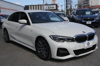 BMW 3シリーズ 320i Mｽﾎﾟｰﾂ ﾊｲﾗｲﾝ ｺﾝﾌｫｰﾄP ﾋｰﾀｰ黒革 360度ｶﾒﾗ 電動ﾄﾗﾝｸ Hi-fiｽﾋﾟｰｶｰ 追従ACC ｽﾃｱﾘﾝｸﾞｻﾎﾟｰﾄ ﾀｯﾁ画面HDDﾅﾋﾞｱｯﾌﾟﾙｶｰﾌﾟﾚｲ LEDﾍｯﾄﾞﾗｲﾄ ｵｰﾄﾊｲﾋﾞｰﾑ 専用ｴｱﾛ ﾜｲﾔﾚｽ充電 Pｱｼｽﾄﾌﾟﾗｽ PDC緊急ﾌﾞﾚｰｷ 2年保証