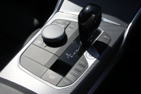 BMW 3シリーズ 320i Mｽﾎﾟｰﾂ ｻｳﾝﾄﾞP ｺﾝﾌｫｰﾄP 1ｵﾅ ﾊｰﾏﾝｶｰﾄﾞﾝ ｱｺｰｽﾃｨｯｸｶﾞﾗｽ ｼｰﾄﾋｰﾀｰ 追従ACC ｽﾃｱﾘﾝｸﾞｻﾎﾟｰﾄ BMWﾗｲﾌﾞｺｯｸﾋﾟｯﾄﾞLEDﾍｯﾄﾞﾗｲﾄ ｵｰﾄﾊｲﾋﾞｰﾑ ﾜｲﾔﾚｽ充電 ｱﾝﾋﾞｴﾝﾄﾗｲﾄ 電動ﾄﾗﾝｸ ｱｯﾌﾟﾙｶｰﾌﾟﾚｲ ﾀｯﾁ画面ﾅﾋﾞ2年保証