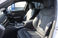 BMW 3シリーズ 320d Xdrive Mｽﾎﾟｰﾂ ﾃﾞﾋﾞｭｰP ｺﾝﾌｫｰﾄP 4WD 真珠色 1ｵｰﾅ ﾋｰﾀｰ黒革 専用ﾌﾞﾙｰｽﾃｯﾁ 19AW LEDﾍｯﾄﾞﾗｲﾄ 追従ACC ｽﾃｱﾘﾝｸﾞｻﾎﾟｰﾄ ｱｯﾌﾟﾙｶｰﾌﾟﾚｲ ﾀｯﾁ画面HDDﾅﾋﾞBMWﾗｲﾌﾞｺｯｸﾋﾟｯﾄﾞ電動ﾄﾗﾝｸ Hi-fiｽﾋﾟｰｶｰ ｱﾝﾋﾞｴﾝﾝﾄﾗｲﾄ 2年保証