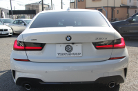 BMW 3シリーズ 320d Xdrive Mｽﾎﾟｰﾂ ﾃﾞﾋﾞｭｰP ｺﾝﾌｫｰﾄP 4WD 真珠色 1ｵｰﾅ ﾋｰﾀｰ黒革 専用ﾌﾞﾙｰｽﾃｯﾁ 19AW LEDﾍｯﾄﾞﾗｲﾄ 追従ACC ｽﾃｱﾘﾝｸﾞｻﾎﾟｰﾄ ｱｯﾌﾟﾙｶｰﾌﾟﾚｲ ﾀｯﾁ画面HDDﾅﾋﾞBMWﾗｲﾌﾞｺｯｸﾋﾟｯﾄﾞ電動ﾄﾗﾝｸ Hi-fiｽﾋﾟｰｶｰ ｱﾝﾋﾞｴﾝﾝﾄﾗｲﾄ 2年保証