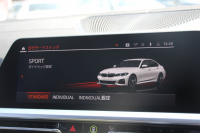 BMW 3シリーズ 320d Xdrive Mｽﾎﾟｰﾂ ﾃﾞﾋﾞｭｰP ｺﾝﾌｫｰﾄP 4WD 真珠色 1ｵｰﾅ ﾋｰﾀｰ黒革 専用ﾌﾞﾙｰｽﾃｯﾁ 19AW LEDﾍｯﾄﾞﾗｲﾄ 追従ACC ｽﾃｱﾘﾝｸﾞｻﾎﾟｰﾄ ｱｯﾌﾟﾙｶｰﾌﾟﾚｲ ﾀｯﾁ画面HDDﾅﾋﾞBMWﾗｲﾌﾞｺｯｸﾋﾟｯﾄﾞ電動ﾄﾗﾝｸ Hi-fiｽﾋﾟｰｶｰ ｱﾝﾋﾞｴﾝﾝﾄﾗｲﾄ 2年保証