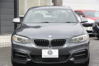 BMW 2シリーズ M235i ｸｰﾍﾟ直6ﾀｰﾎﾞ326馬力 ｱﾀﾞﾌﾟﾃｨﾌﾞMｻｽ 専用ﾌﾞﾚｰｷ ﾊｰﾏﾝｶｰﾄﾞﾝ Bｶﾒﾗ&ﾘｱ障害物ｿﾅｰ 衝突軽減ﾌﾞﾚｰｷ 車線逸脱警告 歩行者警告 ﾌﾞﾚｰｷ付ｸﾙｺﾝ 左右独立ｵｰﾄｴｱｺﾝ HDDﾅﾋﾞBluetooth接続 18AW ﾊﾟﾄﾞﾙｼﾌﾄ 2年保証