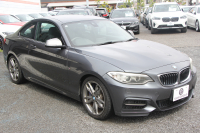 BMW 2シリーズ M235i ｸｰﾍﾟ直6ﾀｰﾎﾞ326馬力 ｱﾀﾞﾌﾟﾃｨﾌﾞMｻｽ 専用ﾌﾞﾚｰｷ ﾊｰﾏﾝｶｰﾄﾞﾝ Bｶﾒﾗ&ﾘｱ障害物ｿﾅｰ 衝突軽減ﾌﾞﾚｰｷ 車線逸脱警告 歩行者警告 ﾌﾞﾚｰｷ付ｸﾙｺﾝ 左右独立ｵｰﾄｴｱｺﾝ HDDﾅﾋﾞBluetooth接続 18AW ﾊﾟﾄﾞﾙｼﾌﾄ 2年保証