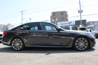 BMW 5シリーズ 530i Mｽﾎﾟｰﾂ ｺﾝﾌｫｰﾄP ｲﾉﾍﾞｰｼｮﾝP 252馬力 ﾏｯｻｰｼﾞﾍﾞﾝﾁﾚｰｼｮﾝ 全席ﾋｰﾀｰ黒革 ｺﾝﾌｫｰﾄｼｰﾄ ﾃﾞｨｽﾌﾟﾚｲｷｰ ﾘﾓｰﾄP ｼﾞｪｽﾁｬｰC HUD 追従ACC 液晶ﾒｰﾀｰ ﾀｯﾁ画面HDDﾅﾋﾞTV 360度ｶﾒﾗ 電動ﾄﾗﾝｸ LEDﾍｯﾄﾞﾗｲﾄ ｵｰﾄﾊｲﾋﾞｰﾑ 2年保証