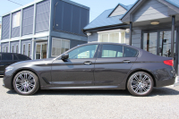 BMW 5シリーズ 530i Mｽﾎﾟｰﾂ ｺﾝﾌｫｰﾄP ｲﾉﾍﾞｰｼｮﾝP 252馬力 ﾏｯｻｰｼﾞﾍﾞﾝﾁﾚｰｼｮﾝ 全席ﾋｰﾀｰ黒革 ｺﾝﾌｫｰﾄｼｰﾄ ﾃﾞｨｽﾌﾟﾚｲｷｰ ﾘﾓｰﾄP ｼﾞｪｽﾁｬｰC HUD 追従ACC 液晶ﾒｰﾀｰ ﾀｯﾁ画面HDDﾅﾋﾞTV 360度ｶﾒﾗ 電動ﾄﾗﾝｸ LEDﾍｯﾄﾞﾗｲﾄ ｵｰﾄﾊｲﾋﾞｰﾑ 2年保証