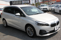 BMW 2シリーズ 218d Xdrive ｸﾞﾗﾝﾂｱﾗｰ ﾗｸﾞｼﾞｭｱﾘｰ 後期 4WD 真珠色 ﾌｪｲｽﾘﾌﾄ後 3列7人乗 ADｱｸﾃｨﾌﾞｾｰﾌﾃｨ&ｺﾝﾌｫｰﾄP 追従ACC HUD ﾋｰﾀｰ黒革 ﾌﾙｾｸﾞTV ﾌﾛﾝﾄ&ｻｲﾄﾞｶﾒﾗ 電動ﾄﾗﾝｸ LEDﾍｯﾄﾞﾗｲﾄ ﾀｯﾁ画面HDDﾅﾋﾞPｱｼｽﾄ 衝突軽減ﾌﾞﾚｰｷ 車線逸脱&歩行者警告 2年保証